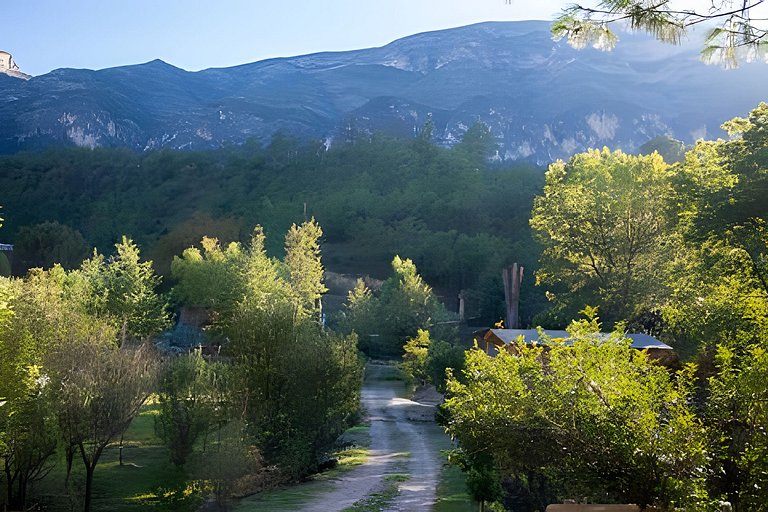 Hermosa cabaña en la montaña