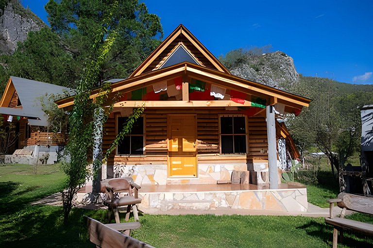 Hermosa cabaña en la montaña