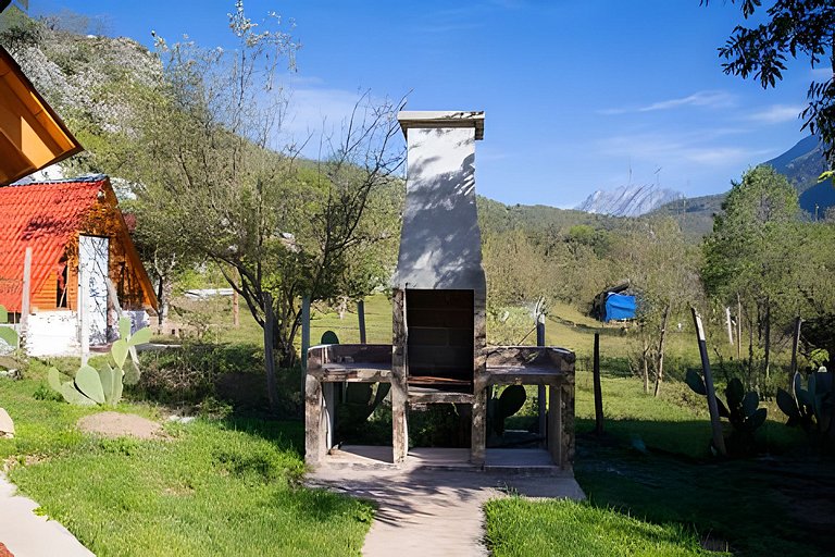Hermosa cabaña en la montaña