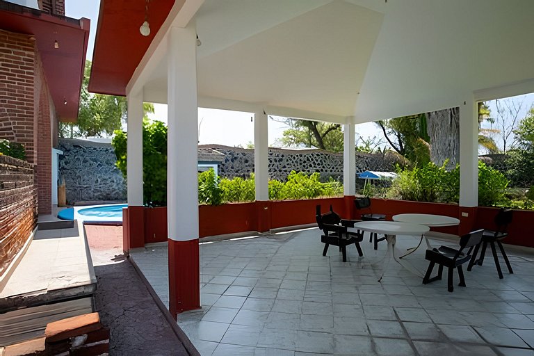 Casa con alberca y jardín privado en Yautepec