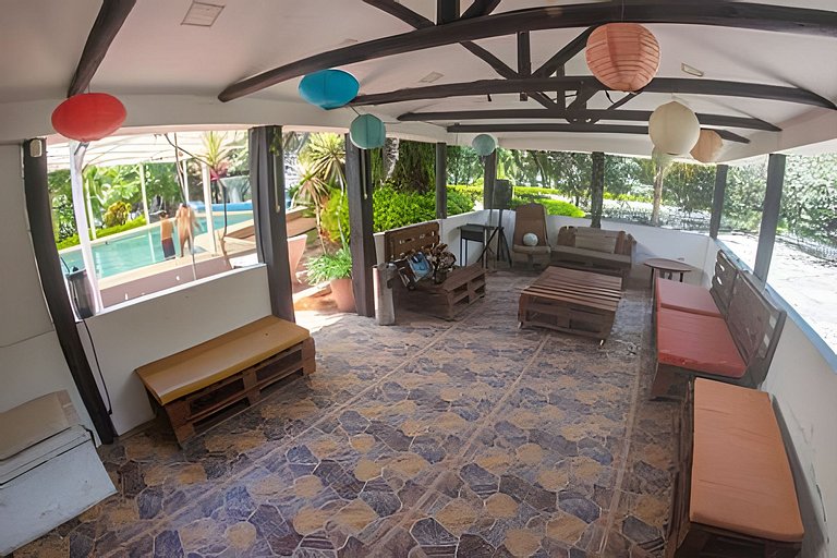 Hermosa villa con piscina