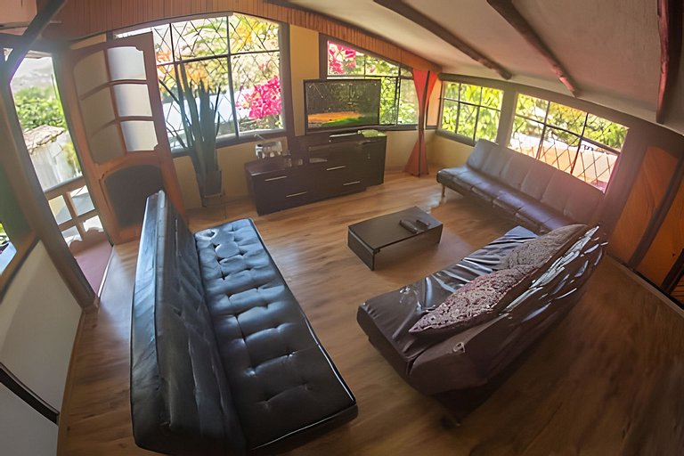 Hermosa villa con piscina