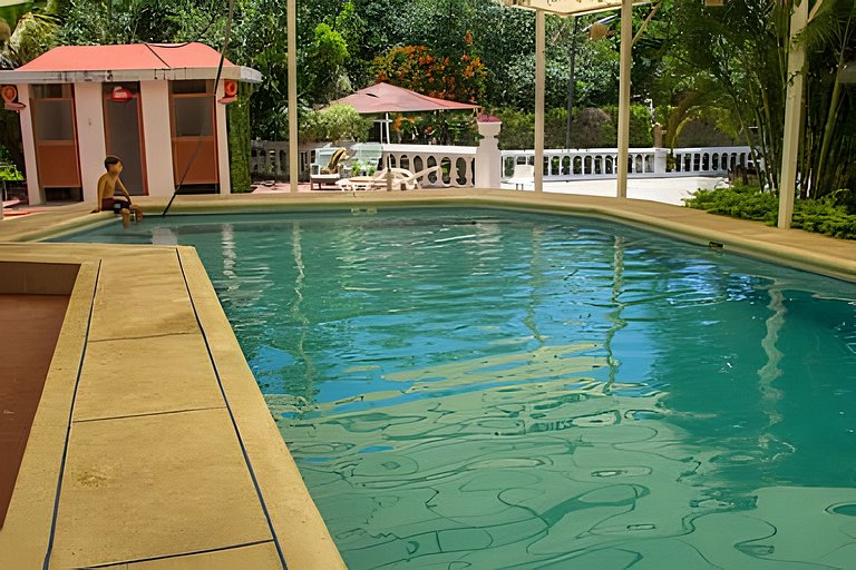 Hermosa villa con piscina