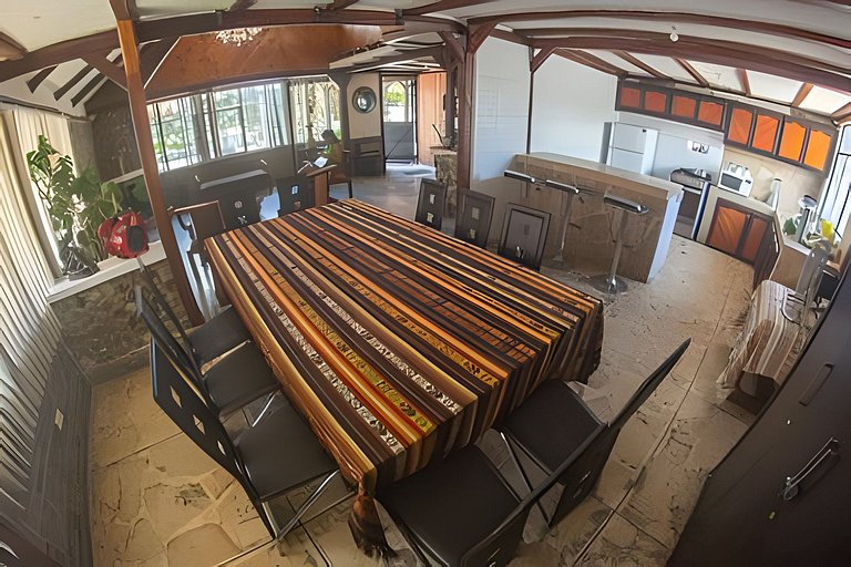 Hermosa villa con piscina