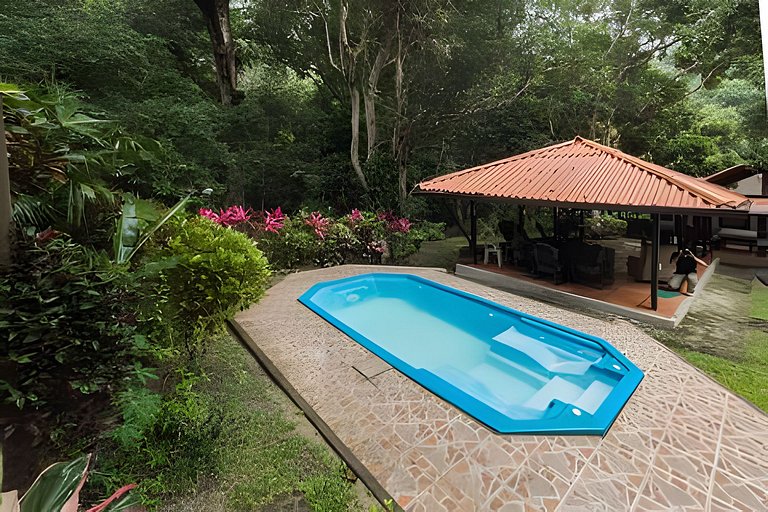 Hermosa finca con piscina privada y acceso al río