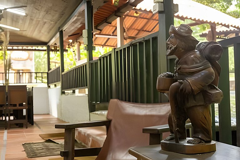 Hermosa finca con piscina privada y acceso al río