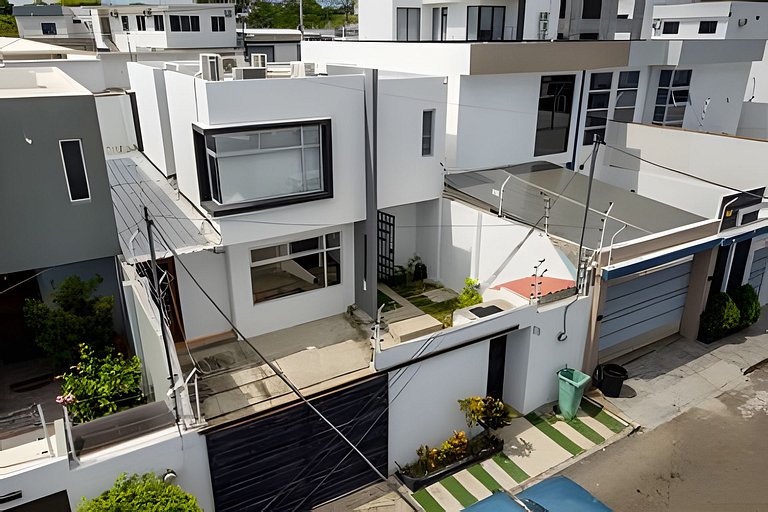 Hermosa Casa en Manta, muy segura y cerca de todo