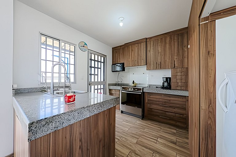 Hermosa Casa en Manta, muy segura y cerca de todo